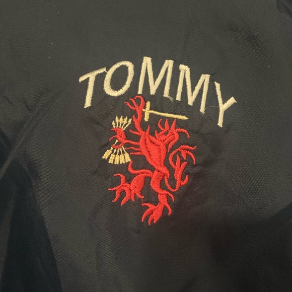 vintage Tommy Hilfiger windbreaker with embroidered lion logo - Picture 3 of 5